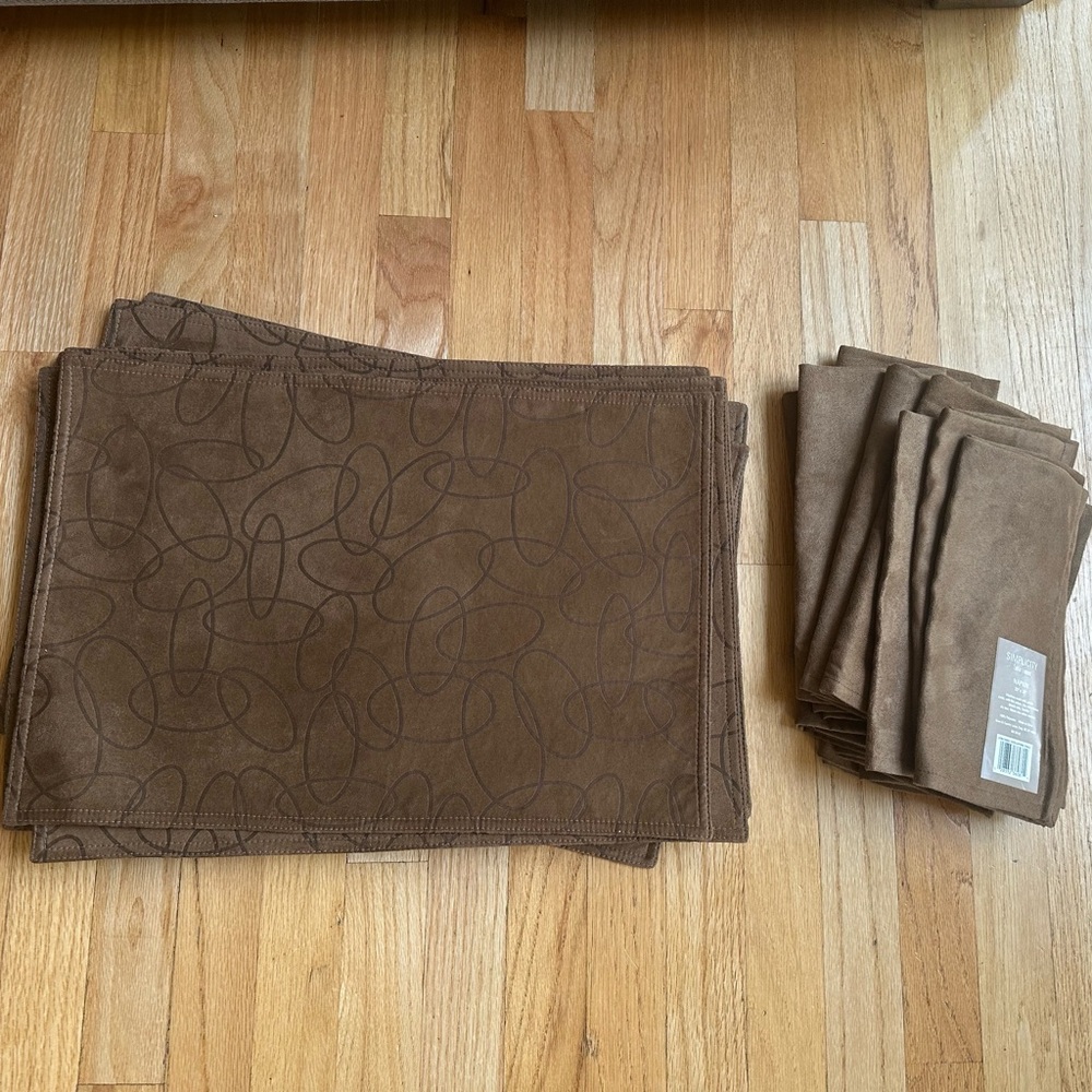 Simplicity table linens napkins and placemats